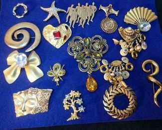 16 different pendants