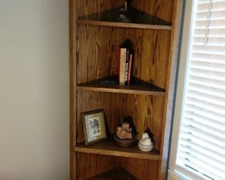 Corner wooden bookcase 77 in five shelves