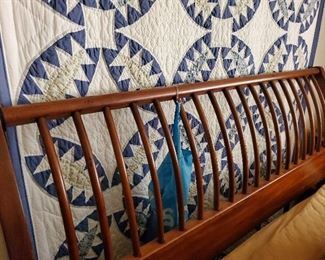 BEAUTIFUL QUEEN SIZE BED SET. INCLUDES HEAD/FOOT BOARD, MATTRESS & BOX SPRING.