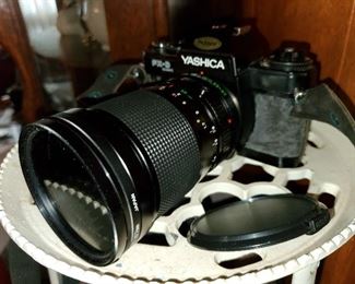 ASSOTRTED SLR CAMERAS & LENSES