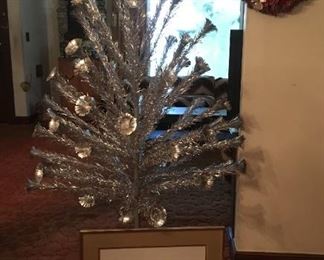 Aluminum PomPom Christmas tree