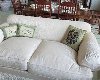 Kravat love seat