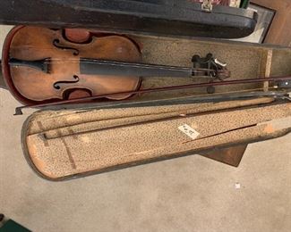 #160	Vintage Violin w/Case - as is	 $20.00 
