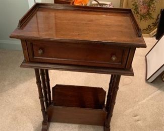 #40	Wood End Table w/1 drawer w/magazine stand on Bottom  15x10x23	 $65.00 
