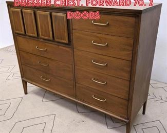 Lot 2085 BROYHILL Gentleman s Dresser Chest. Forward 70. 2 Doors