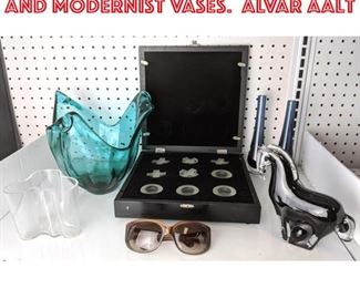 Lot 2463 Art glass, Tic tac toe and Modernist vases. Alvar Aalt