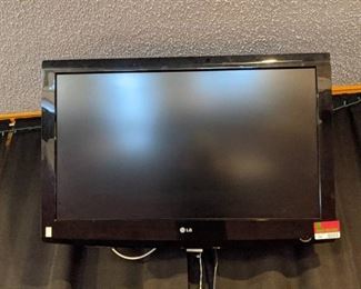 LG TV And Wall Mount, Buyer Responsible For Removal