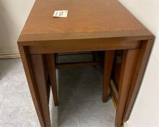 #93	Drop Side Dining Room Table	78" x 42" x 29"
