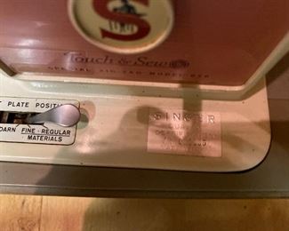 Vintage Singer Sewing Machine & Attachments,