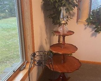 Antique 3-tiered pie shaped table, oil lamp, metal plant stand, fake tree