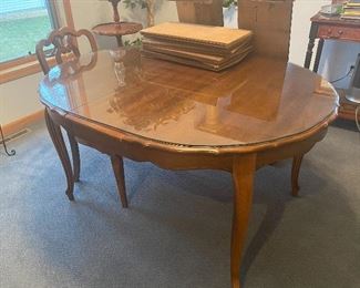 Ethan Allen dining room table with glass top, pads, leaves and chairs