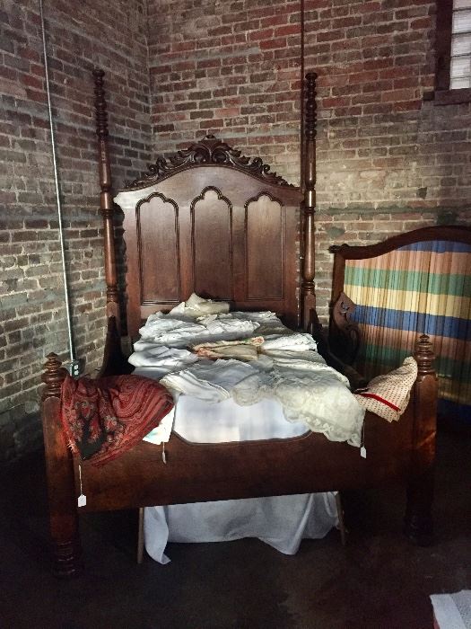 Alabama half-tester bed - about 1850 - in great condition - loads of linen