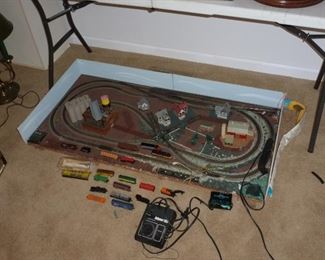 N gauge train set with 4 engines and 2 power supplies