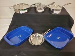 Lot of (6) Cookware brand new never used

2- Blue Bakeware by Chantal 

4- Wolfgang Puck pans

