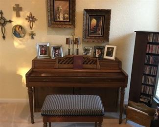 Wurlitzer spinet piano $595