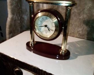 Mantel Swivel Clock