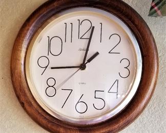 Wooden round clock 