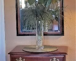 4 drawer chest great for hallway, entryway or bedside.