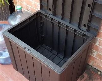 Outdoor storage box