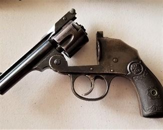 38 caliber revolver has holster too.