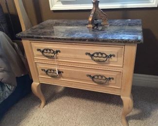 Thomsasville Nightstands