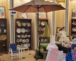 This patio umbrella and stand is in excellent condition. You need this for your deck!