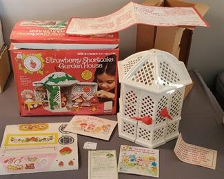 Strawberry Shortcake Doll Garden House Never played with and in original box