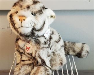 Limited edition Steiff FAO Schwarz white tiger cub toy