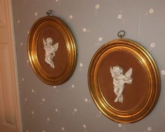 Frame porcelain cherubs