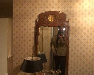 Beautiful mirror with great detail