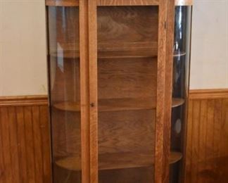 Oak China/curio cabinet 