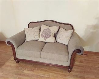 Loveseat - Gray Colored Fabric - Reversible Pillows - Nice Condition