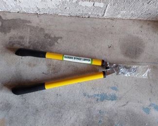 Expert Gardener 24 inch Steel Bypass Lopper - 1" Cutting Capacity in Black and Yellow by Formosa Tools