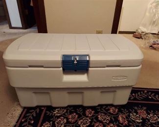 Rubbermaid Storage Tub