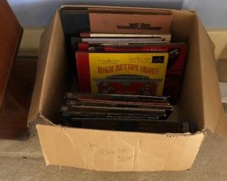 Box of record Albums mostly 33
$10