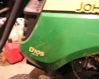 John Deere D105 riding lawnmower-garage kept