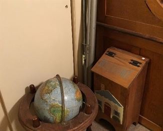 Globe, Screen