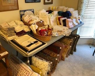Linens, Pillows