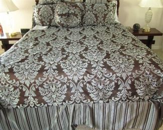 QUEEN SIZE BED WITH BRAND NEW MATTRESS AND GORGEOUS BEDDING