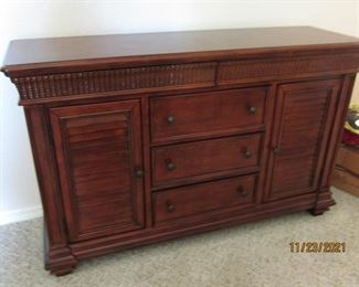 BEAUTIFUL BUREAU FOR BEDROOM OR SIDEBOARD FOR DR FOR STORAGE