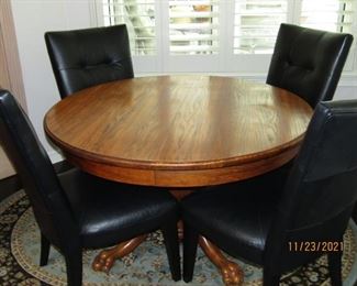 BEAUTIFUL ROUND TABLE WITH AN ADDITIONAL LEAF TO MAKE IT AN LONGER TABLE..