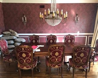 Traditional Dining table & 8 chairs 