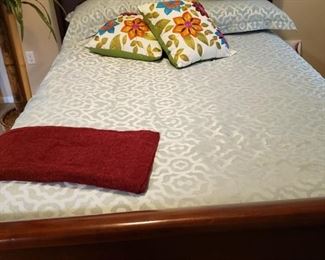 Like New Queen Sleigh Bed