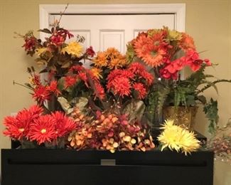 Assorted silk flowers