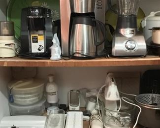 Assorted kitchen appliances