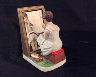 Norman Rockwell Porcelain Figurine Day Dreamer NRP-902.