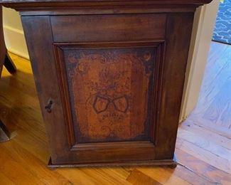 Antique dentists cabinet wall mountable