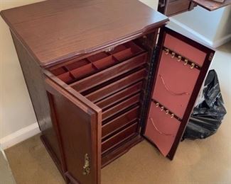 Jewelry chest