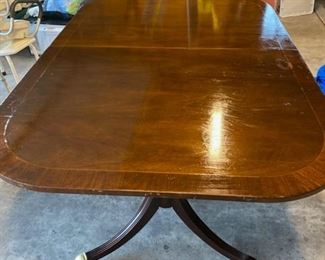 duncan dining table with two leafs and pads