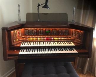 Lowrey Organ - Mint!